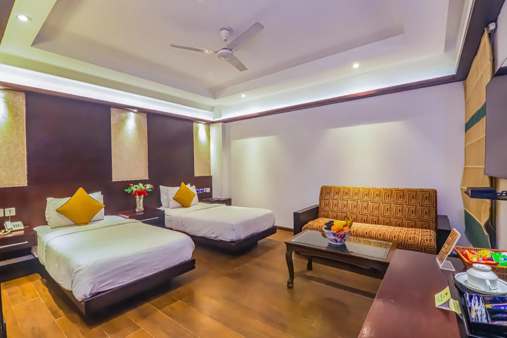 HOTEL GODWIN DELUXE NEAR CONNAUGHT PLACE Offers FREE AIRPORT PICKUP