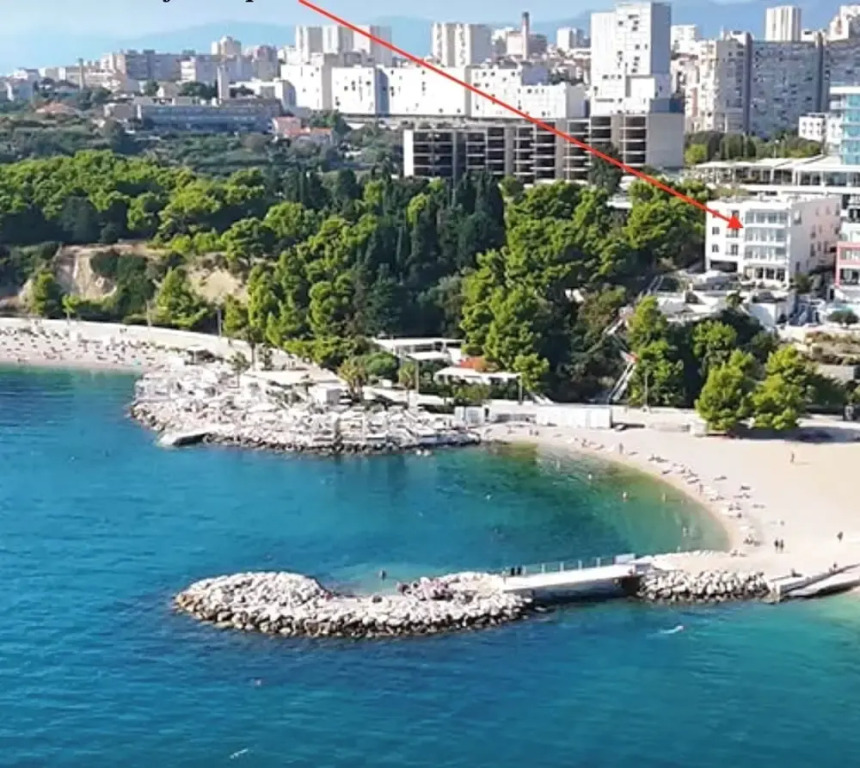 STELLAS BEACHFRONT