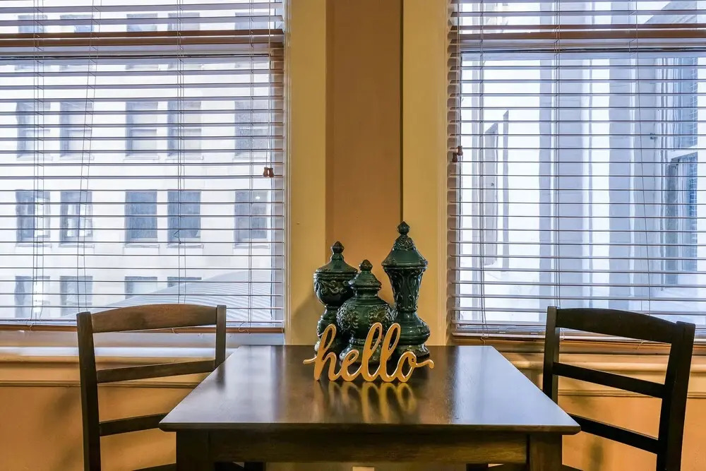 FRONTDESK Hibernia Tower Apts Downtown New Orleans
