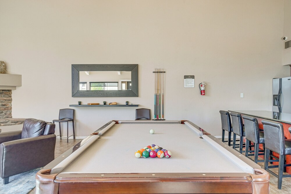 3 Mi to Camelback Mtn! Snowbird Escape w/ Pool
