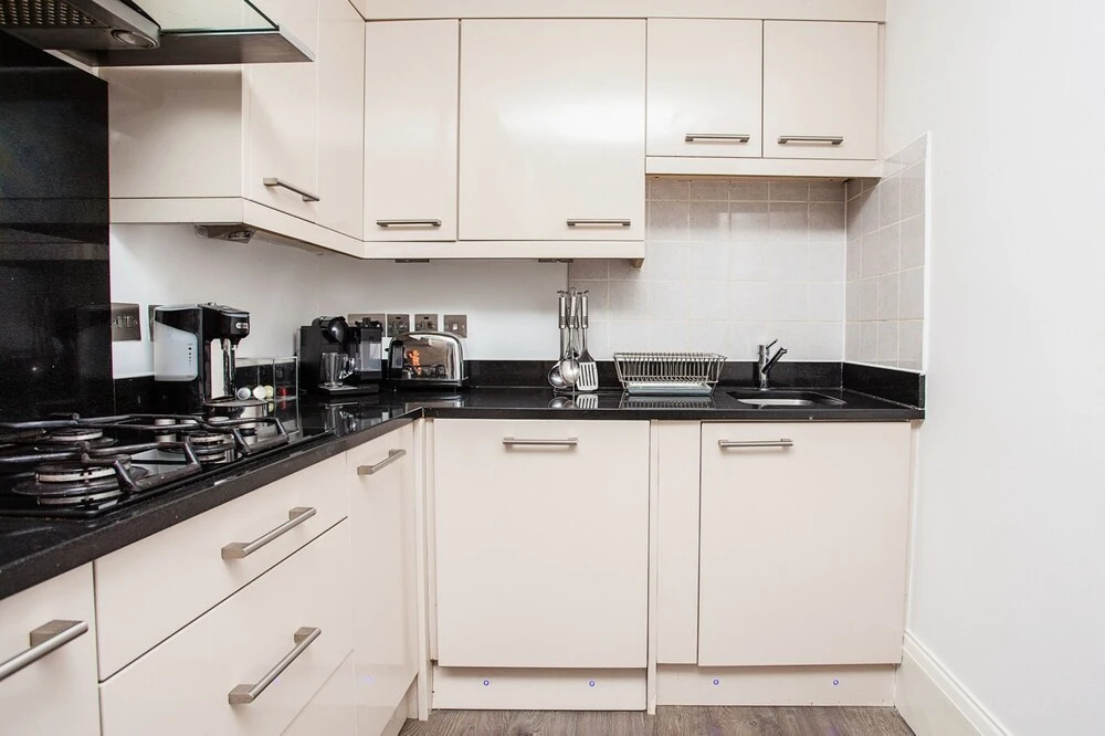 Beautiful 4 Bedroom House in South Kensington