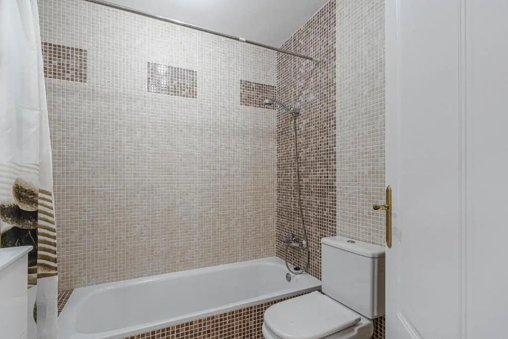 RED Large family apartment, three floors, 10 guests