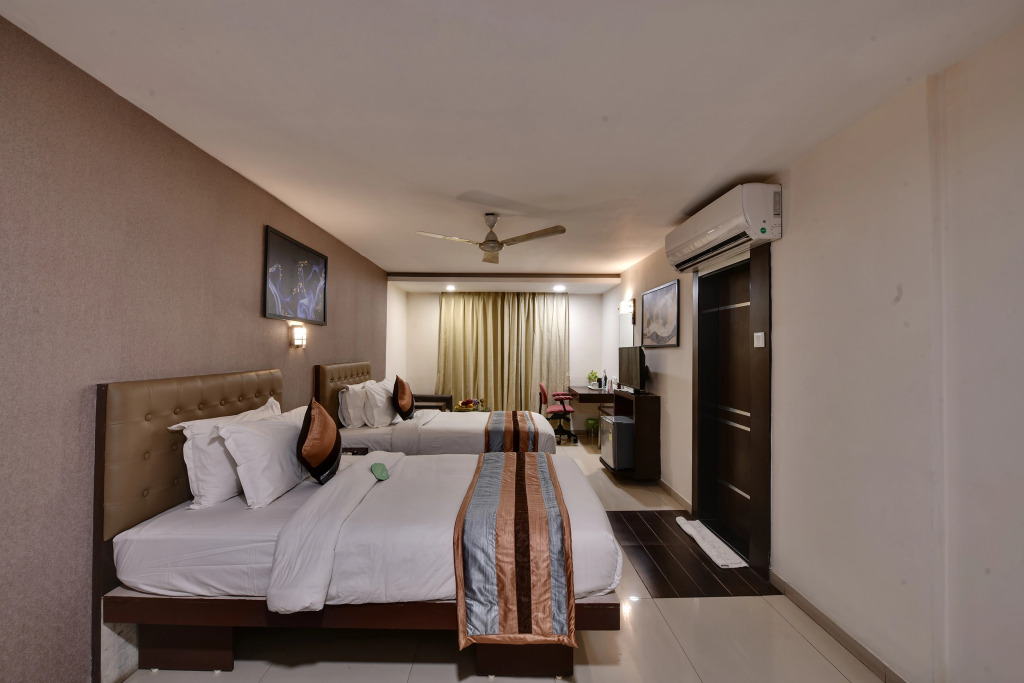 Click Hotel Yuvraj
