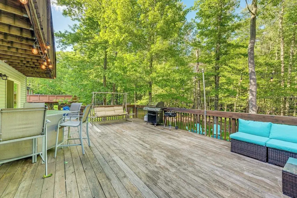 Private Hot Tub + Lake Access: Poconos Escape