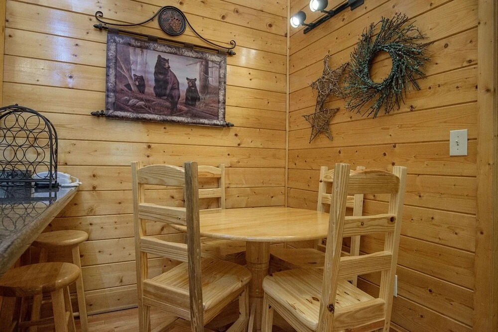 ER228 - Locker's Lodge Great Location - Close To Town! 1 Bedroom Cabin by RedAwning