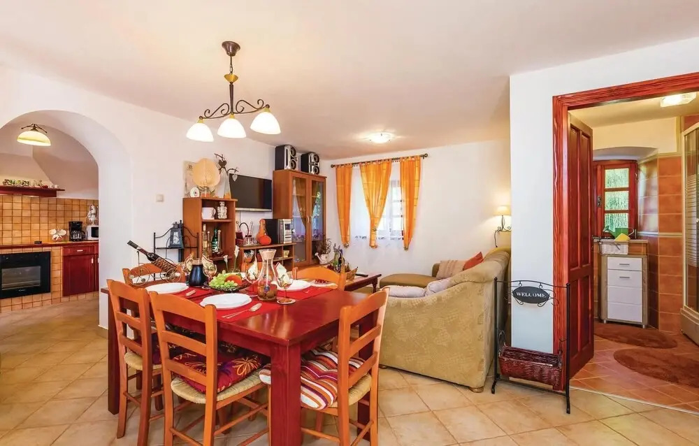 Beautiful Home in Moscenicka Draga With Wifi and 2 Bedrooms