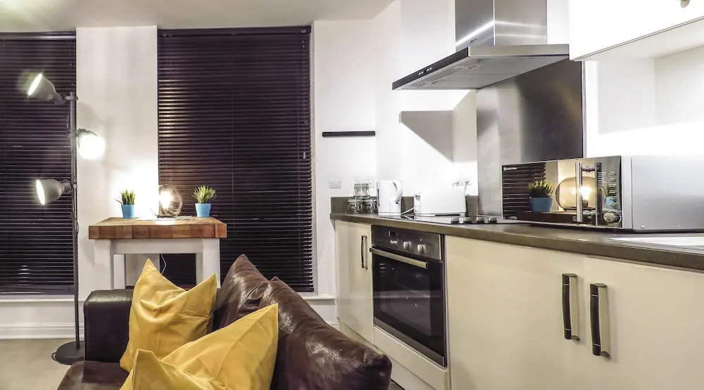 Tudors eSuites Birmingham Apartments with Parking