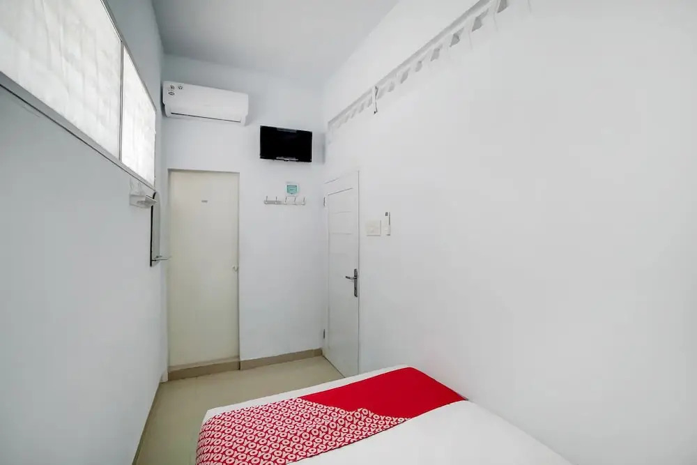 Ada Guest House near RS Methodist Medan RedPartner