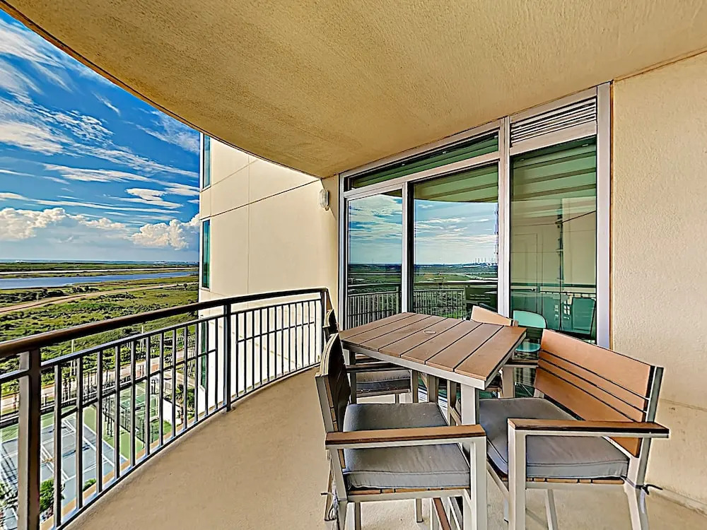 New Listing! Luxe Beachfront Oasis W/ Pools & Gym 2 Bedroom Condo