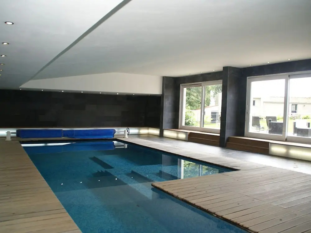 Luxurious Holiday Home near Courset with swimming pool