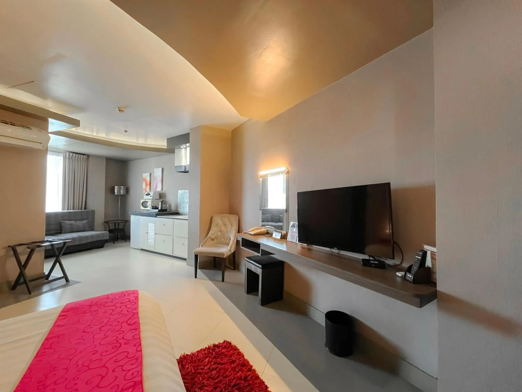 Eloisa Royal Suites