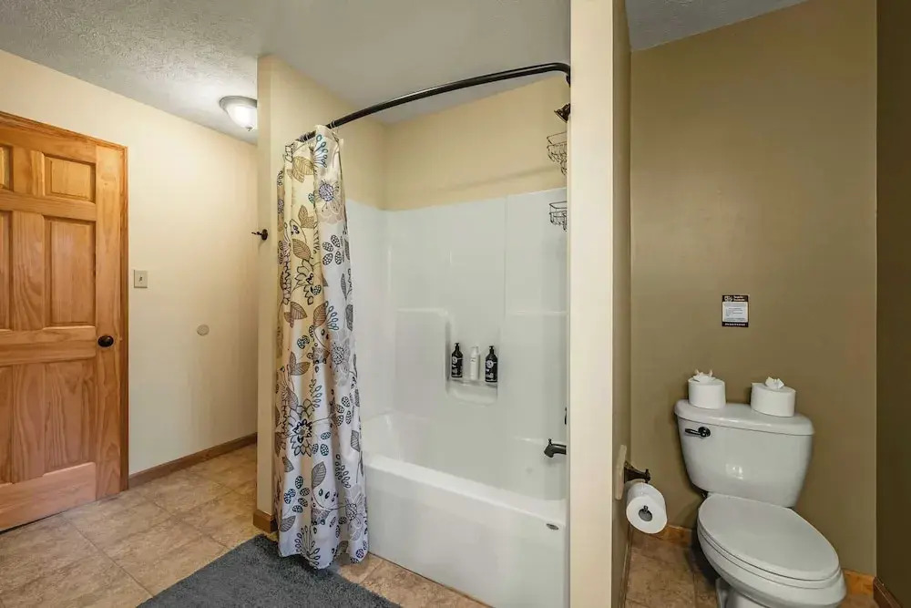 Hickory Haven by Avantstay Hot Tub, Game Room, Theater, Deck