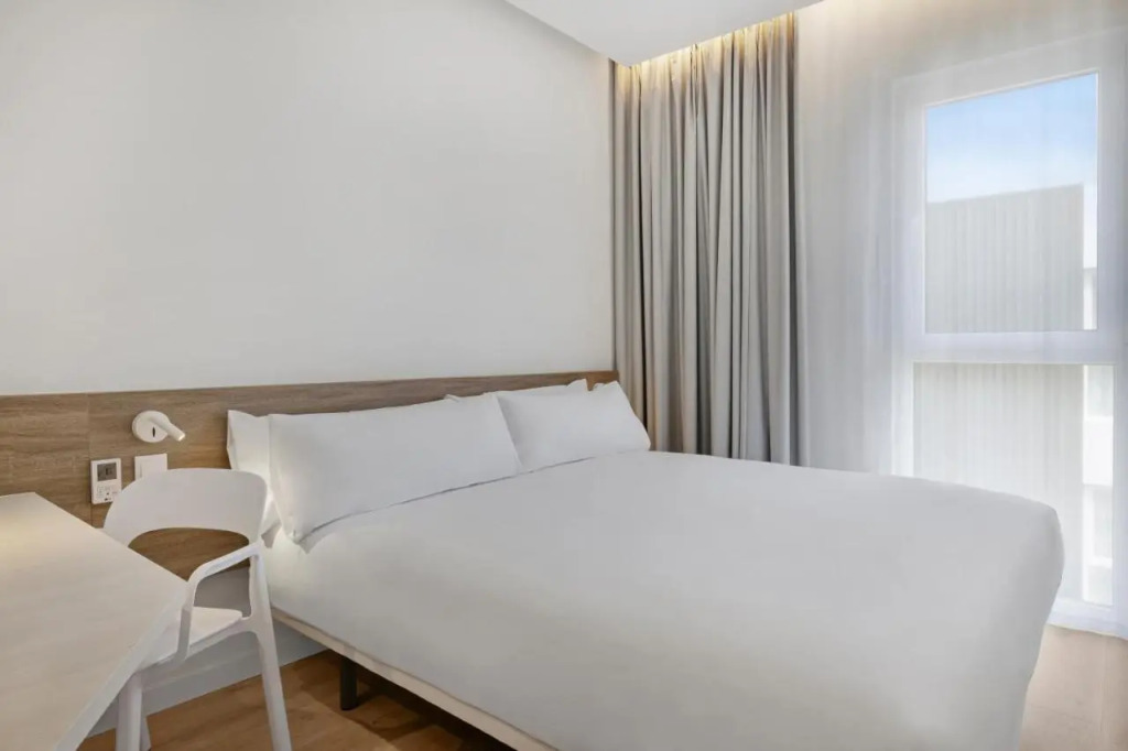 B&B HOTEL Santiago Milladoiro