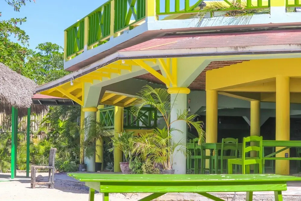 Aqua Verde- Burbon Beach Club