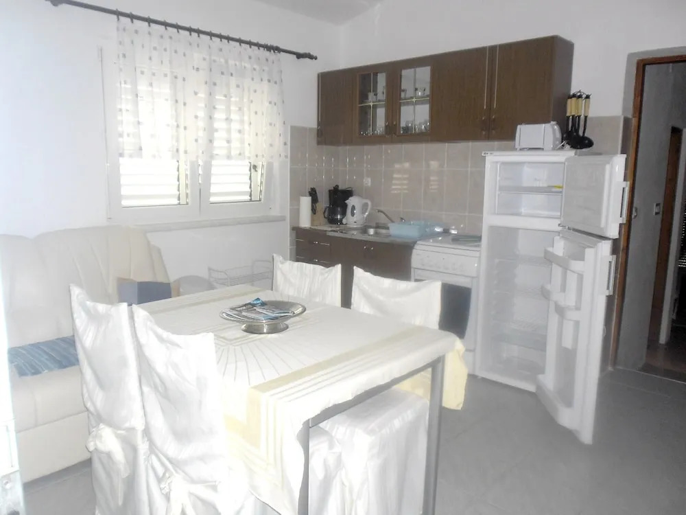 Apartment With one Bedroom in Banjol, With Wonderful sea View, Enclose