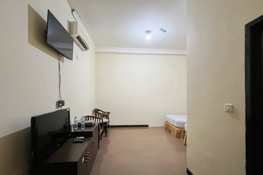 Urbanview Hotel Transit Near Bandara Sultan Hasanuddin