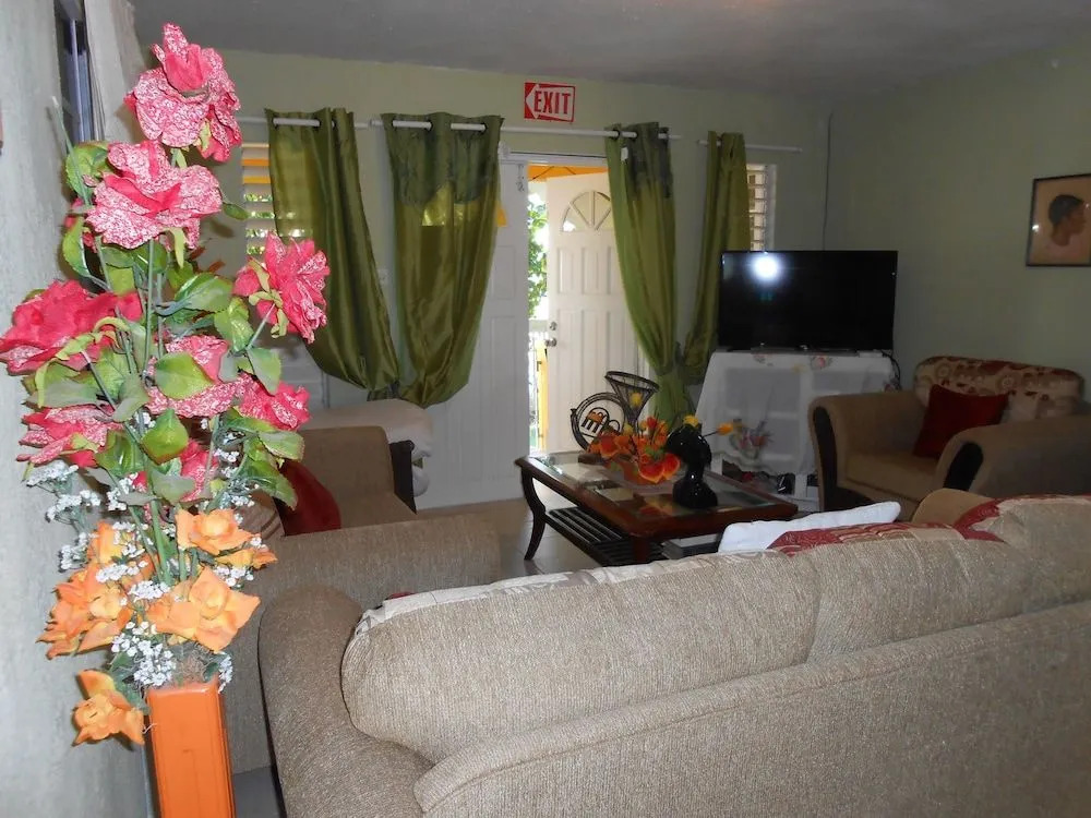 JO J'S Hostel