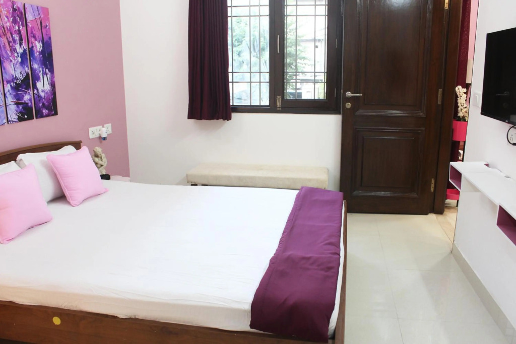 Luxurious modern 2BHK prime location Delhi