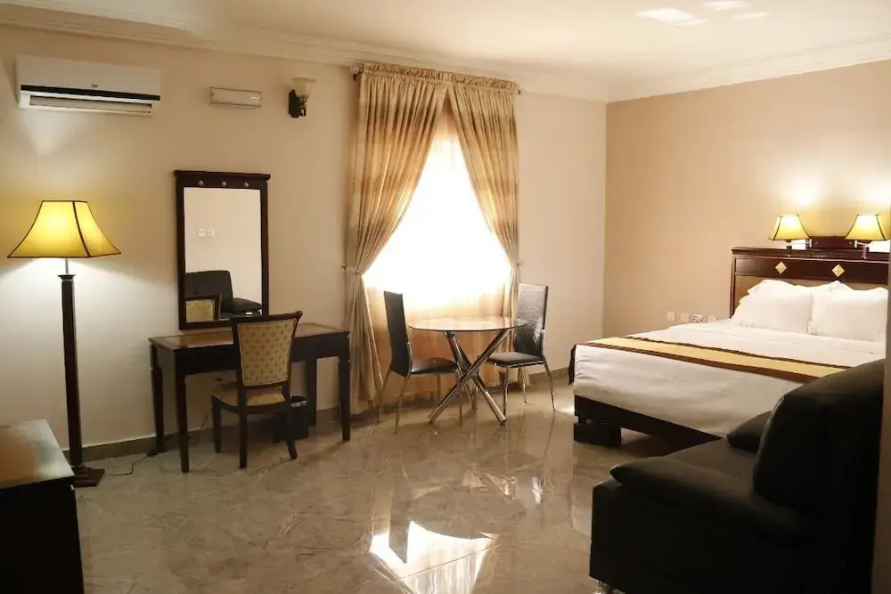 Commordore Hotel