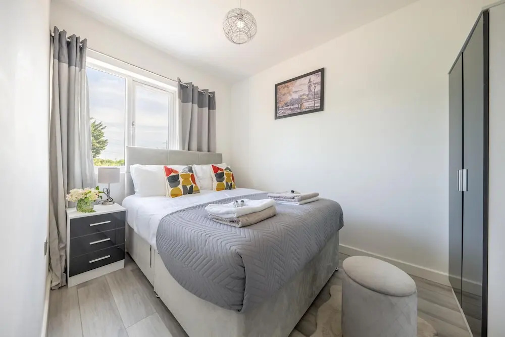 Ash View Place 4 -heathrow - Thorpe Park - Free Parking