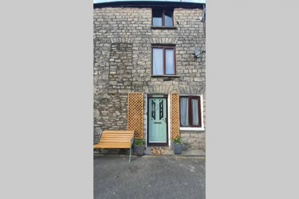 Beautiful Central Kendal Townhouse 3 Double Beds Free Parking