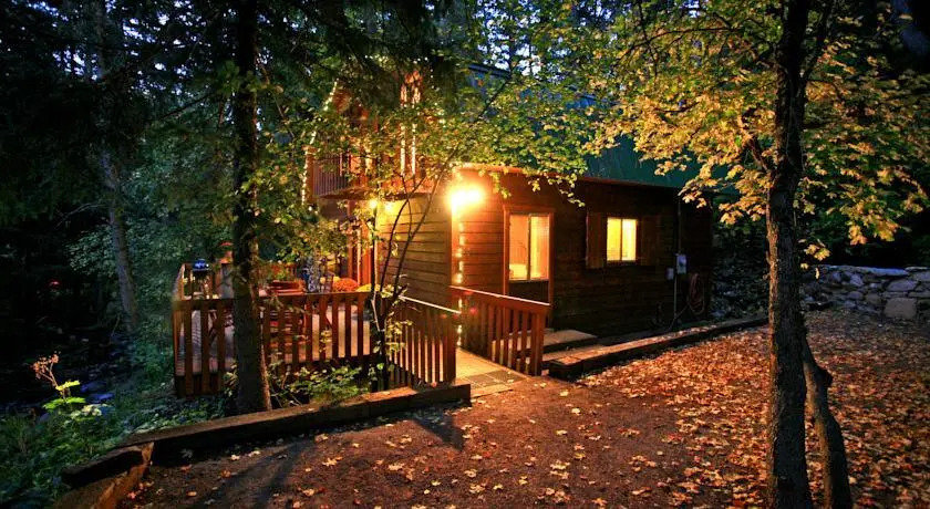 Creekside Cabin by Stewart Mountain Lodging