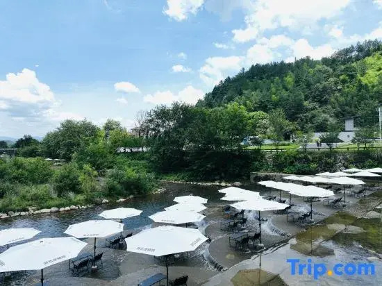 Yushu Yihuanshan Secret Land Suxi Tang Hot Spring Resort Hotel (Anji Shenxi Canyon Drifting Branch)