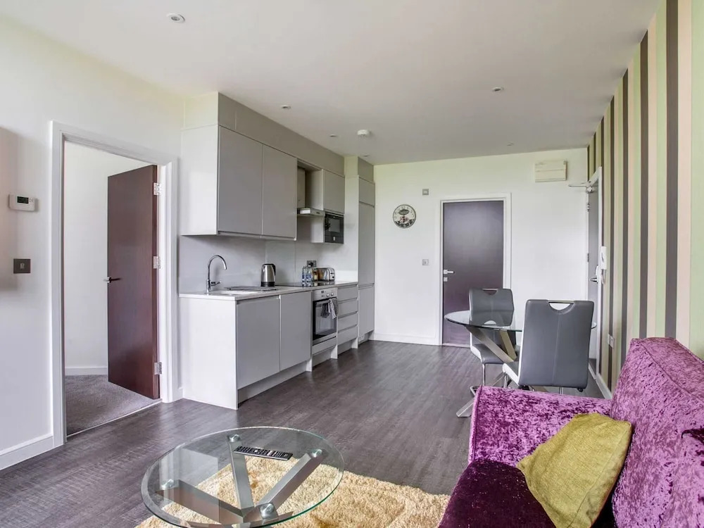 Urban Apartment in South East for 2 near Canary Karaoke
