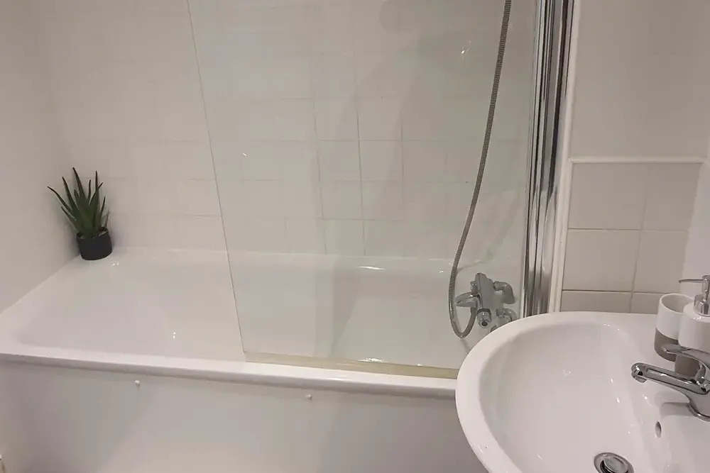 1 Bed Apartment Sleeps 2 With Wi-fi & Tv