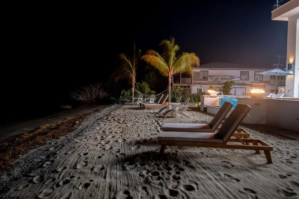 Sand Castle Vista - Spacious 4-Bed Villa in Placencia Village w Pool
