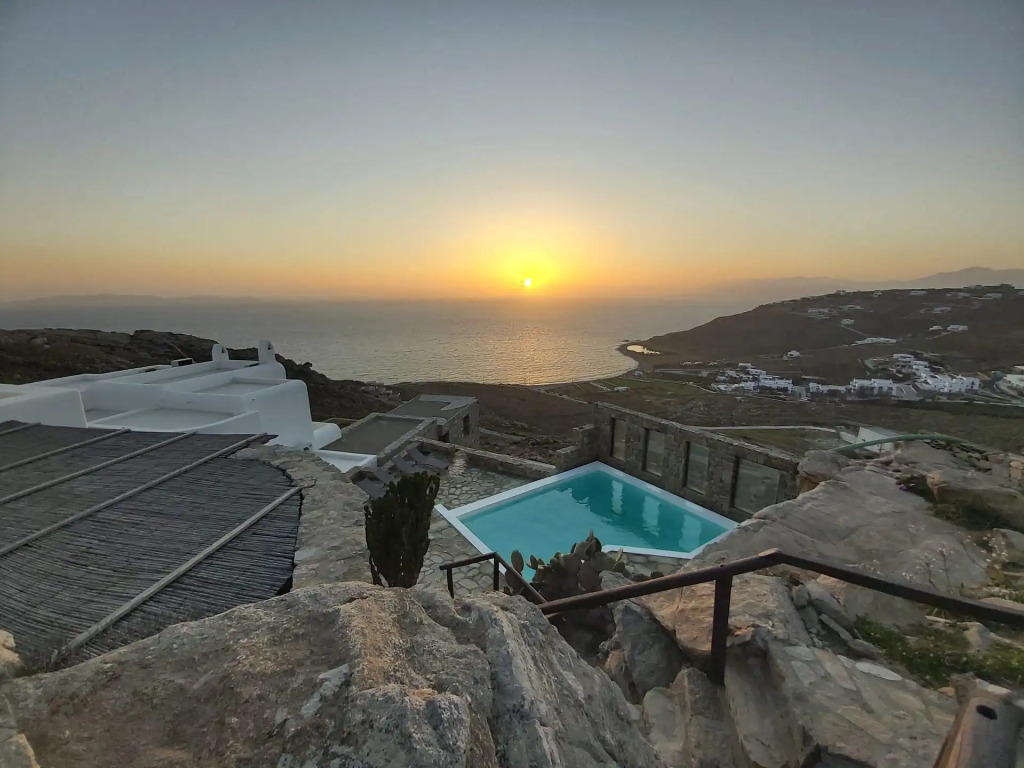 White Rock Suites & Villas