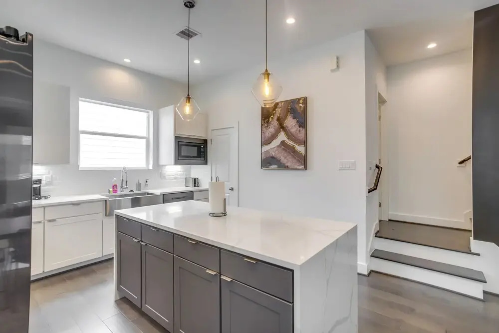 Inviting H-Town Home Near Shops & Golf Courses