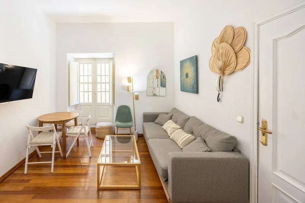 Cozy Apartment in La Latina Perfect for Work or Study
