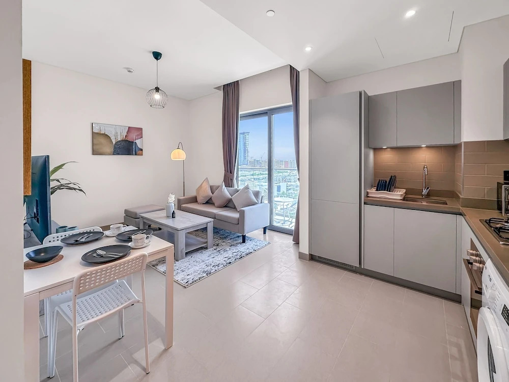 Luxury StayCation - Elegant Apartment With Balcony and Large Pool