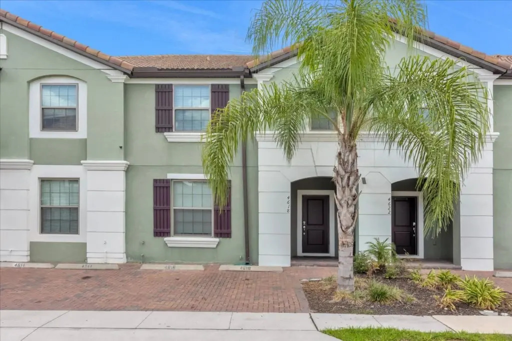 5 Bedrooms 4 Bathrooms Solterra 4618 Td