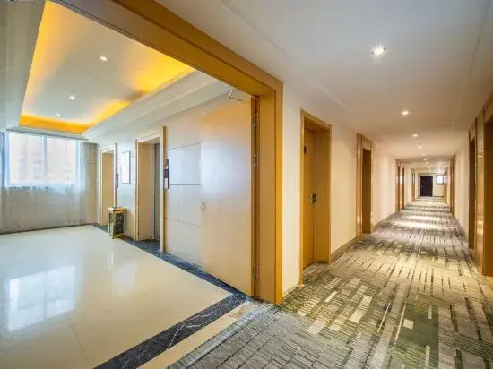 GreenTree Inn (Nanchang Railway Station Bayi Square Ding Road South Metro Station)