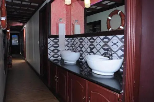 Nova Holidays Houseboat