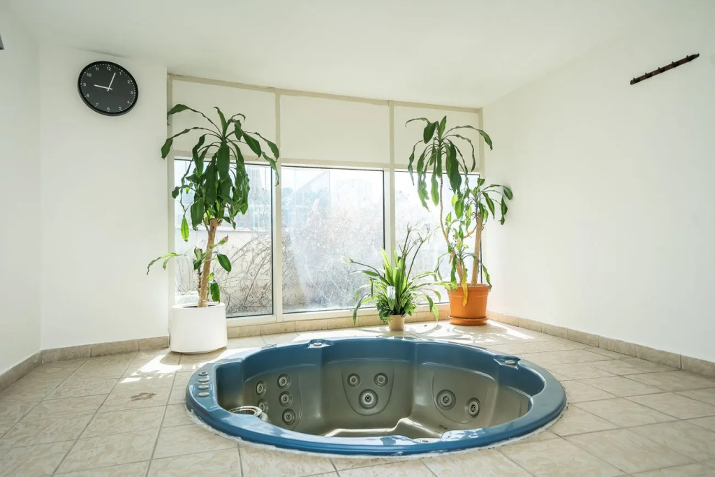 Beautiful Apt. With City Views In Lakeshore Tower