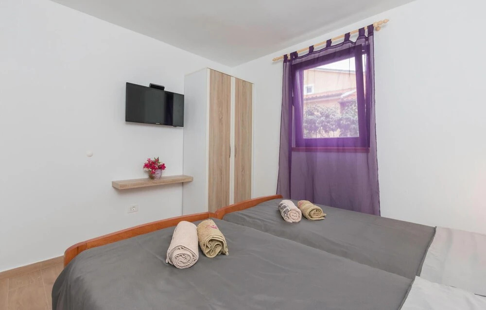 Beautiful Home in Marcana With Wifi and 4 Bedrooms