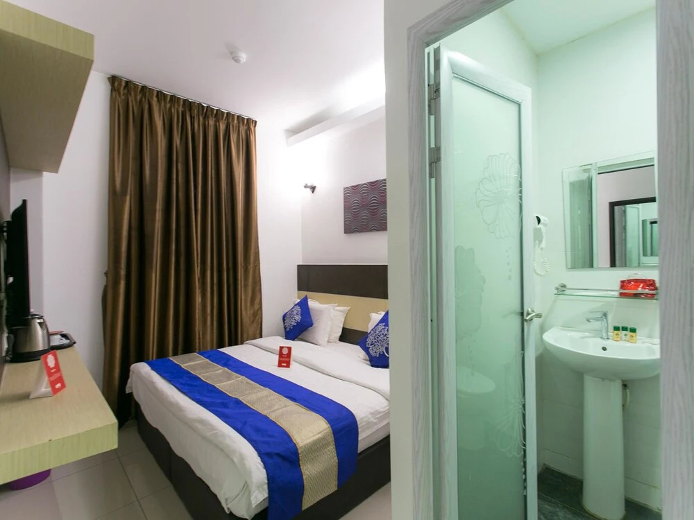 OYO 286 Uptown Hotel