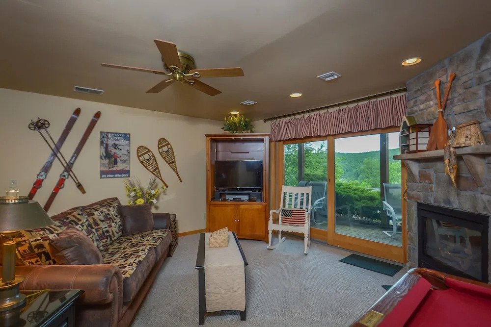 Waves N' Moguls 5 Bedroom House