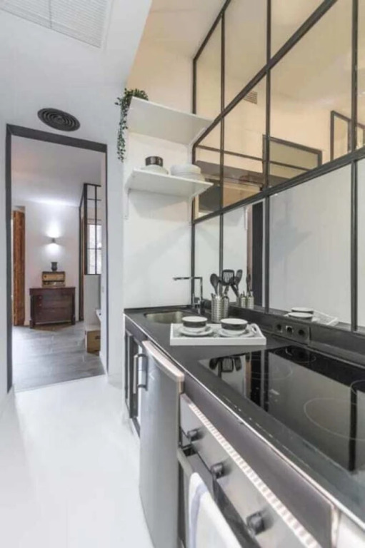 Bright & Compact One Bed Apartment in Malasaña