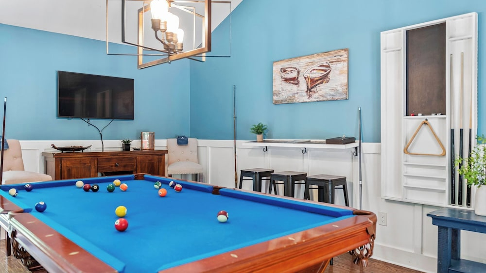 Poconos Escape w/ Game Room, Poker Loft, Fire Pit + Spacious Deck