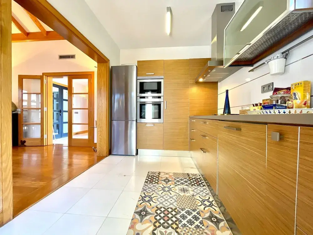 Villa Sleeps 6 with Pool Private & sauna