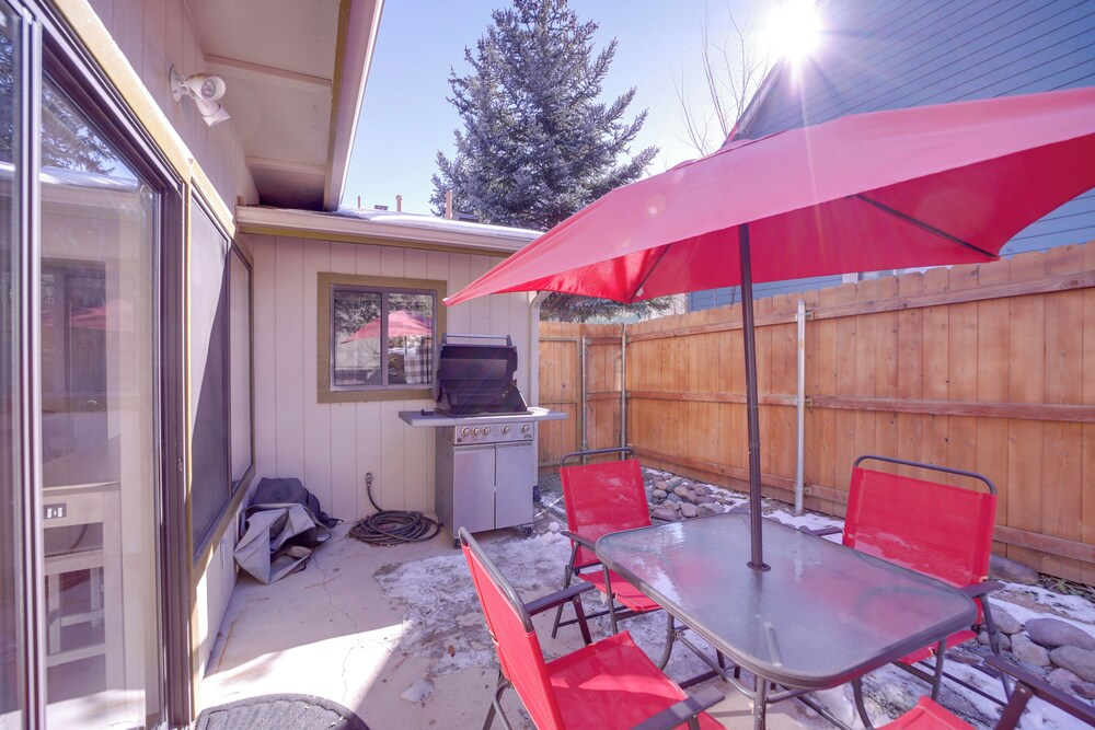 2 Mi to Whiskey Row Tranquil Getaway with Deck