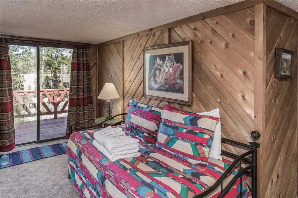 Plaid House - Three Bedroom Cabin