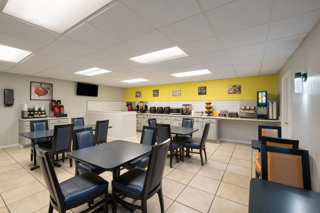 Super 8 by Wyndham Lake City