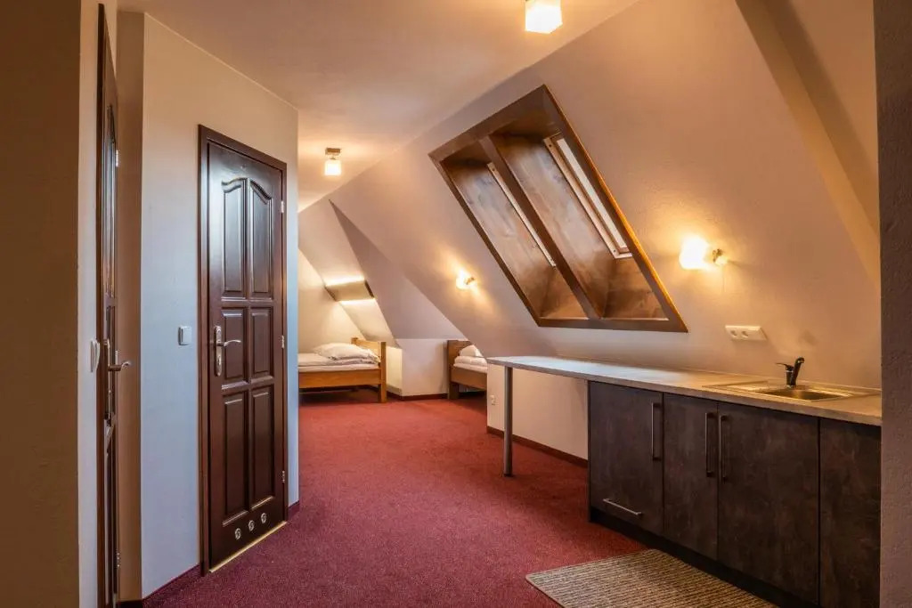 Willa Słoneczna - Pokoje i apartamenty - 10 minut do term na piechotę