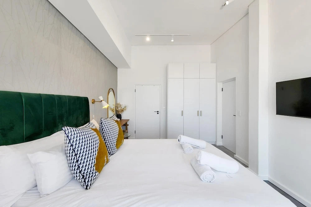 Chic Rooftop Apartment by the Sea 6onn Sea Point