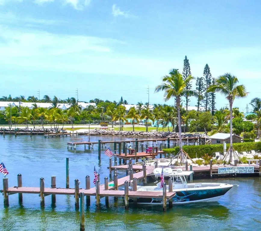 8 Waterfront 4 Bed 3 Bath Pool Home w Free Dock